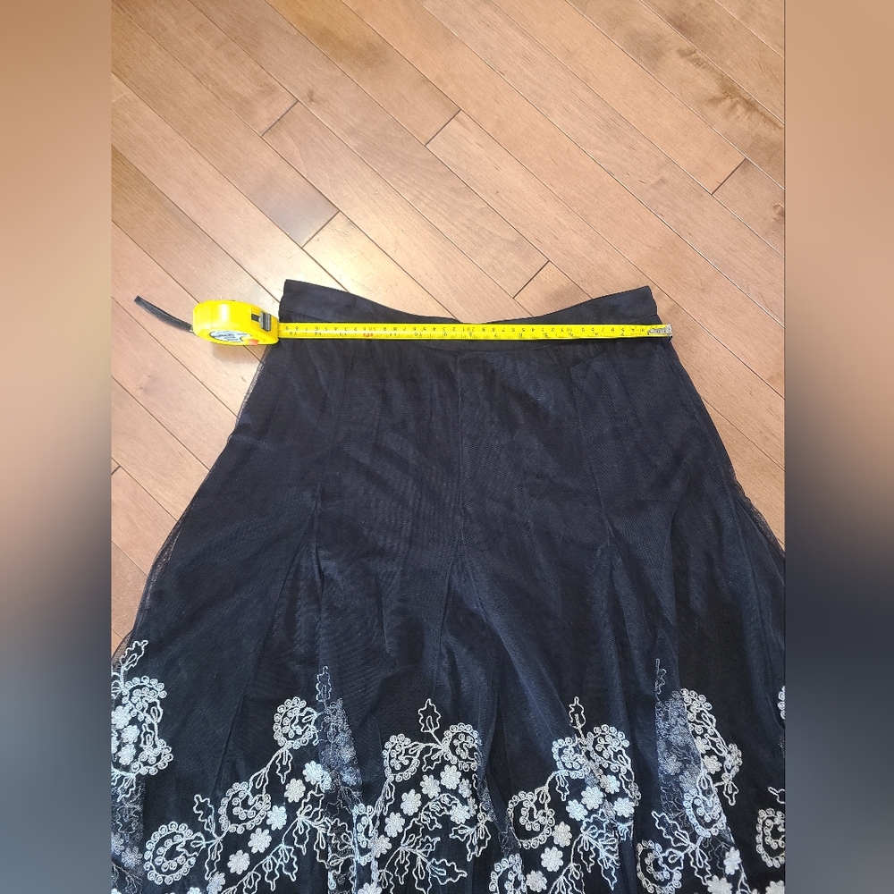 Oscar De Le Renta Vintage Classy Embroidered Skirt - Picture 5 of 6